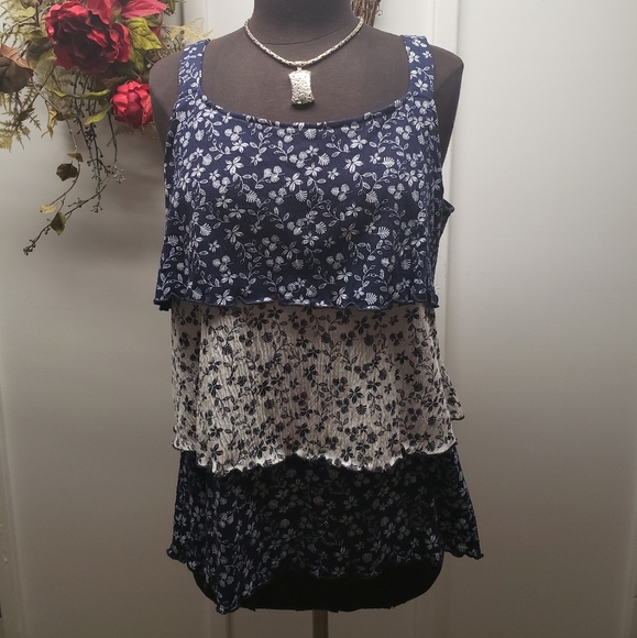 Absolutely Famous Layed Tank🚩 - Picture 1 of 3